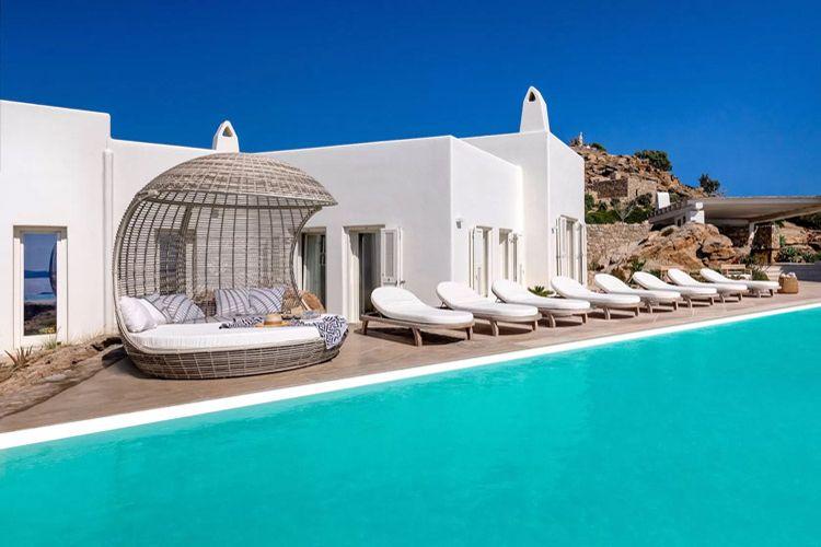 Villa Leon traditional sugar cube home in Mykonos with pool