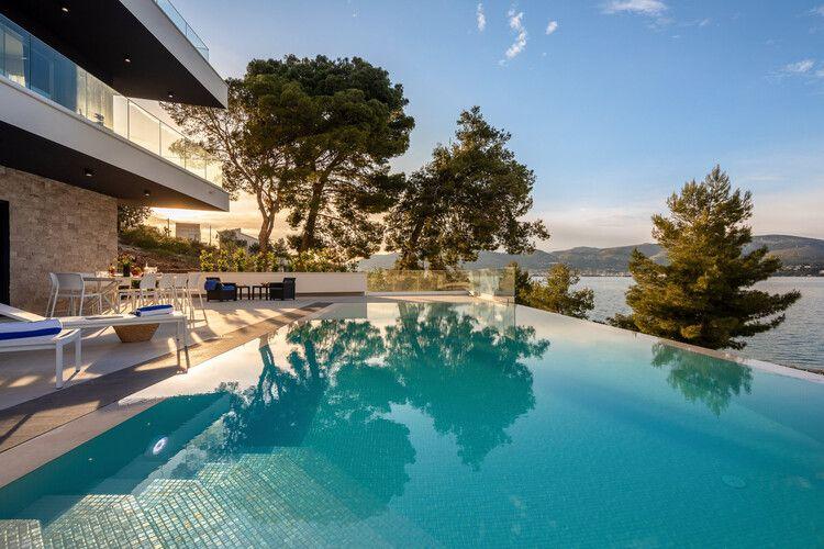 Okrug Gornji villas with pools, Top Villas