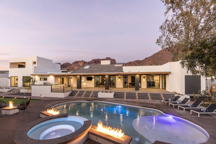 Phoenix 20 pool view