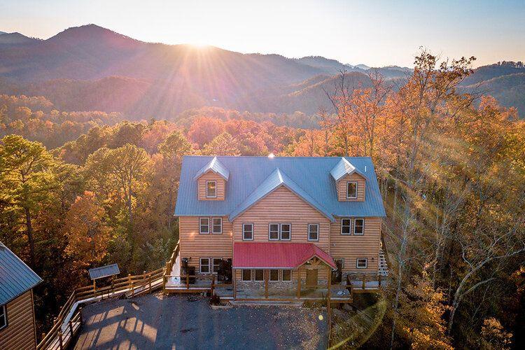 Pigeon Forge hotel alternative, setting of cabin, Top Villas