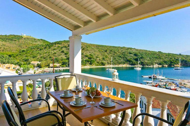 Renoula condos in Greece