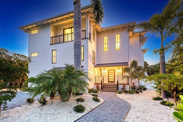 Siesta Key vacation rentals, Siesta Key 100 facade, Top Villas