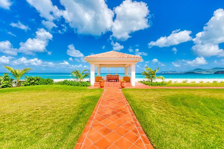 Serena oceanfront villa in Baie Rouge