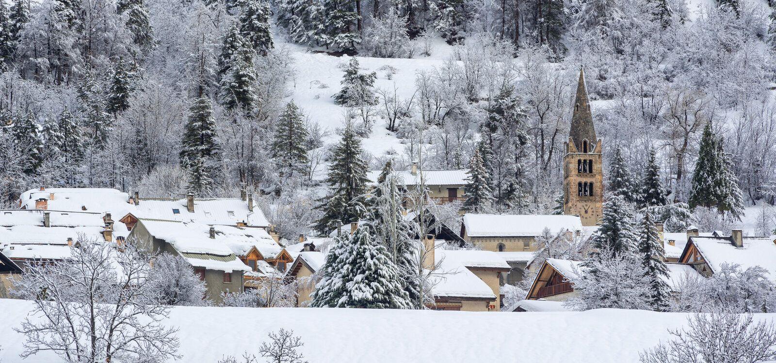 Serre Chevalier chalets, ski resort view in the snow, Top Villas