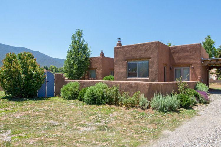 Taos Ski Valley pet-friendly lodgings - Taos Ski Valley 14 earthen home in the mountains
