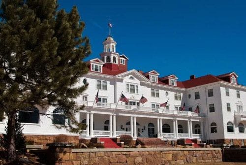 The white and red front of the grand Stanley Hotel