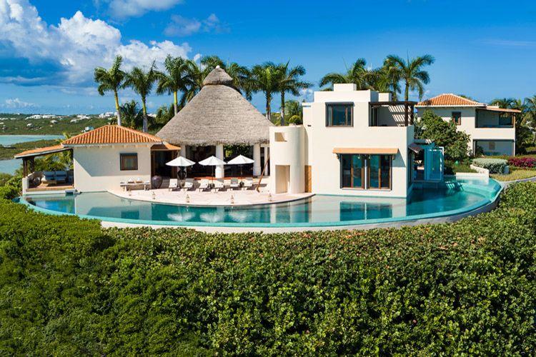 Bajacu villa in Turtle Tail with curved infinity pool