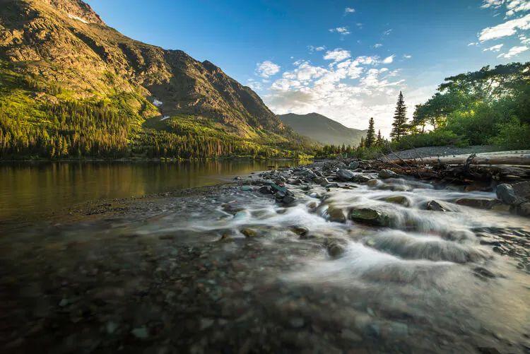 Mountain and river landscape in Montana