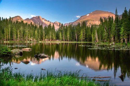 Landscape around Estes Park of mountains, forests and a still lake