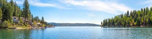 Panoramic shot of Lake Couer D' Alene in Idaho