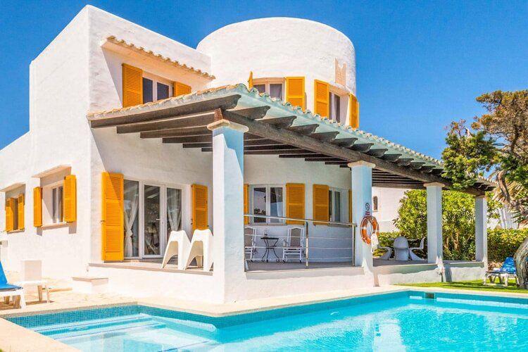 Villas for 10 in Majorca, poolside view of Villa Vica, Top Villas