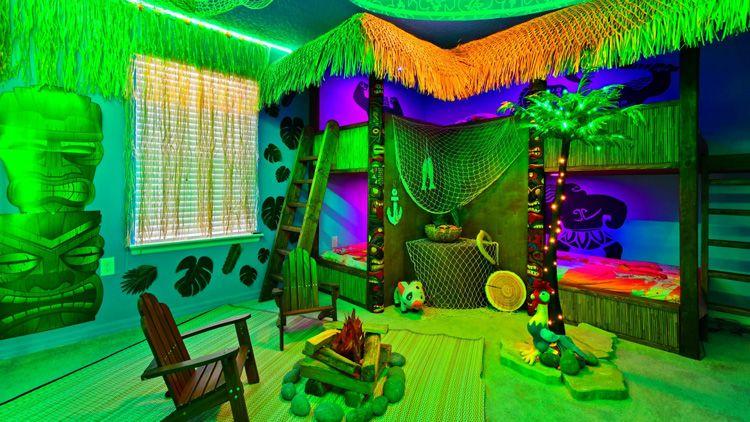 Windsor Island 109 themed bedroom