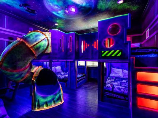 Reunion Resort 134 space themed room