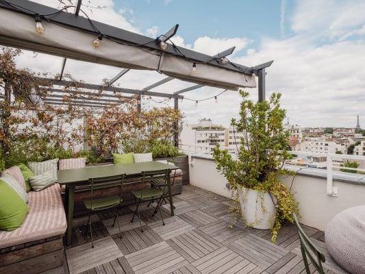 Eyes Towards the Eiffel