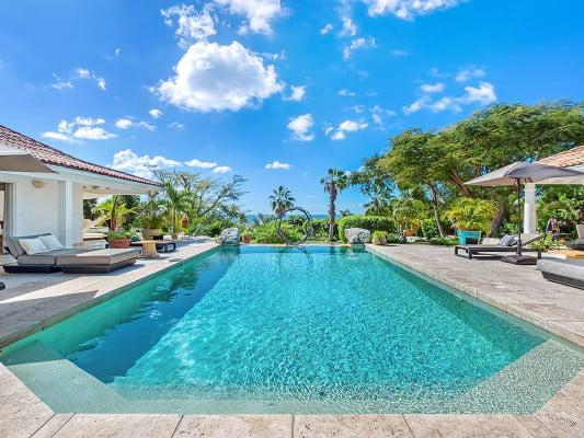 La Pinta villa rentals near Terres Basses beaches