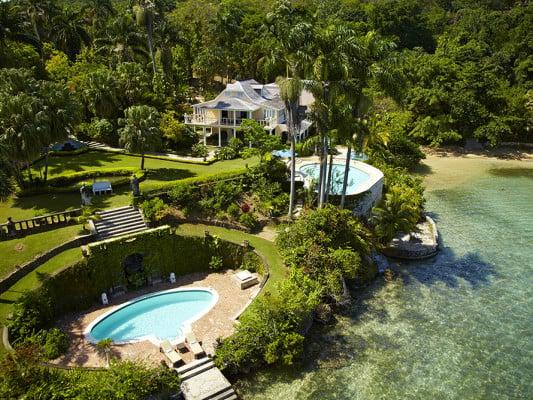 Rio Chico on the Beach - villas with boats