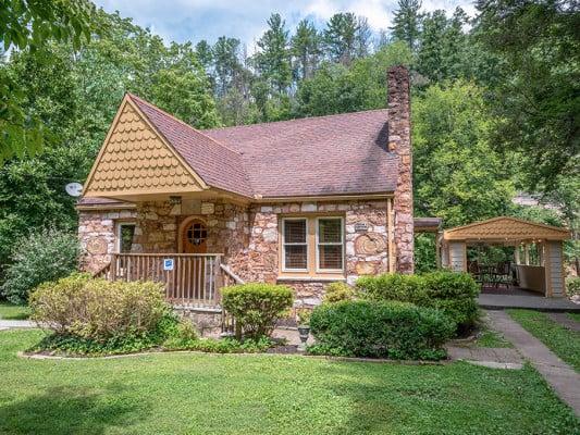 Gatlinburg 9 pet friendly cabin in Tennessee