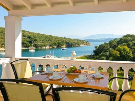 Renoula condos in Greece