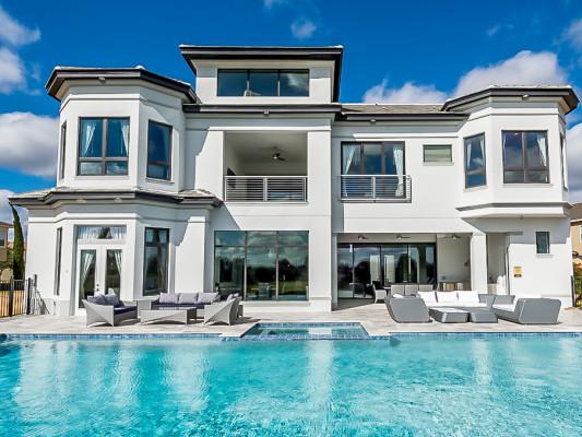 Reunion Resort 1500 rental near Legoland with pool