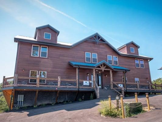 Pigeon Forge 81 large cabin rental