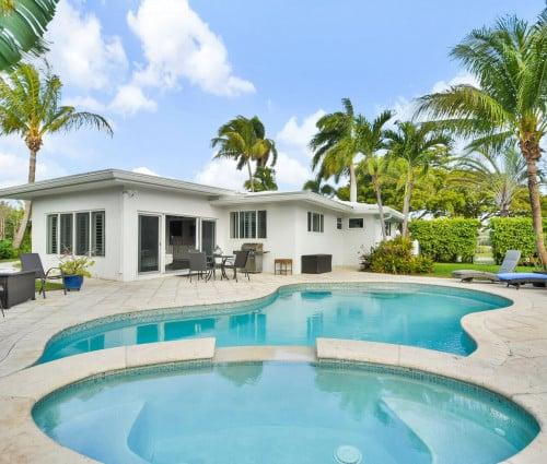 https://www.thetopvillas.com/destinations/florida/boca-raton-area/deerfield-beach/deerfield-beach-1