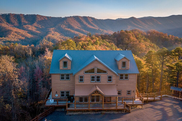 Ideas for a fall vacation, Pigeon Forge 83 in Tennessee, fall foliage